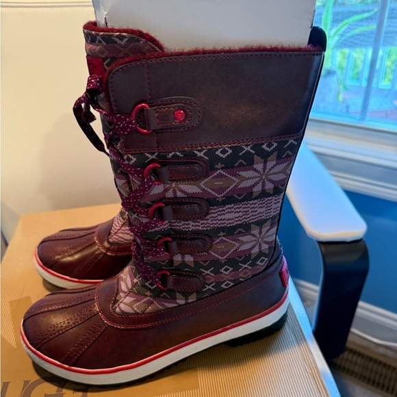 UGG Baroness Snow and Rain Boots Plum Colored Size 8 New in Box - Picture 1 of 5